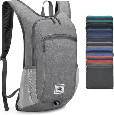 Sac à dos de randonnée 15L Ultra léger Sac à dos de randonnée pliable résistant à l'eau Sac de jour pliable pour les voyages (gris)