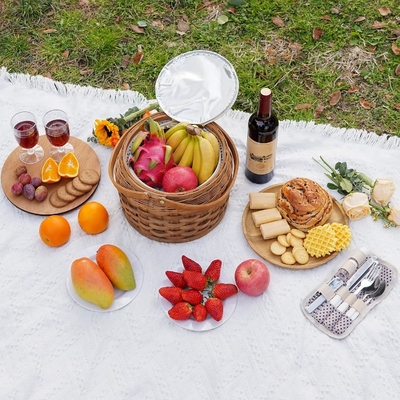 Petits paniers de pique-nique avec refroidisseur isolé, panier de pique-nique pour 2 personnes, panier de vigne en copeaux de bois, y compris 2 ensembles