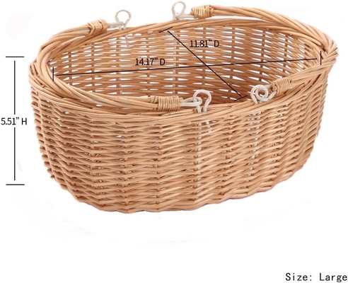 Des paniers de pique-nique en osier avec des poignées.