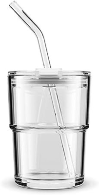 Un verre d'eau en tube de 400 ml, une tasse avec paille et un couvercle scellé, pour le café, le thé glacé, le verre isolé à paroi épaisse.