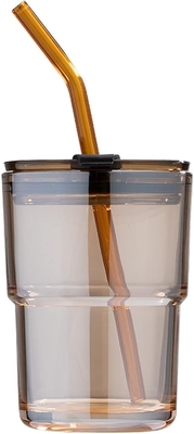 Un verre d'eau en tube de 400 ml, une tasse avec paille et un couvercle scellé, pour le café, le thé glacé, le verre isolé à paroi épaisse.