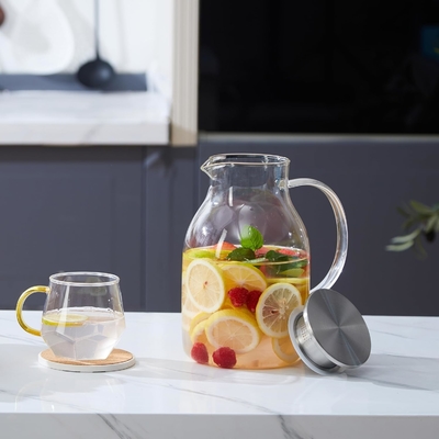 Pitcher en verre Karafu avec couvercle, fût d'eau résistant à la chaleur de 68 oz pour l'eau chaude / froide, le thé glacé et les boissons à base de jus