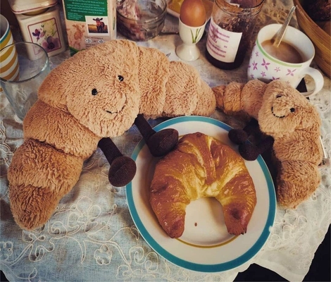 Croissant en peluche 9 &quot; Croissant en peluche sourire mignon Croissant pain oreiller animaux farcis merveilleux nourriture douce