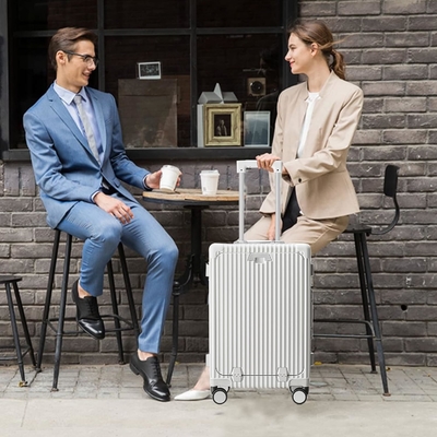 20 pouces de cadre d'aluminium à roue tournante à bagages, verrouillage TSA intégré Portez sur votre valise, avec porte-gobelets et port USB