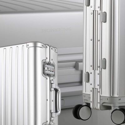 Vaisseau en aluminium à bagages à main (argent, 20 pouces) Visitez le magasin Sindermore