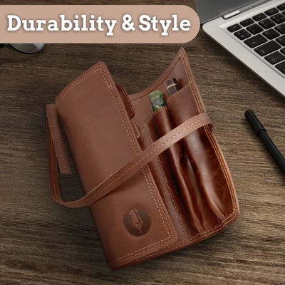 L'étui du stylo à plume est doté d'une sangle robuste, d'un volet pliable.