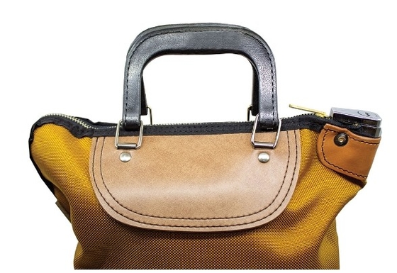 Fermeture de sacs à lettres avec poignées Avec la peau de tuff garniture, fond dur moulé, poignées palmées durables et construit dans le verrouillement, il est certainement un produit apprécié dans tous les bureaux, salles de courrier ou entrepôt