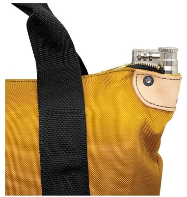 Le sac de messagerie est conçu pour une sécurité maximale! Idéal pour déplacer vos documents privés, espèces, chèques, courrier, etc. dans un endroit sûr.
