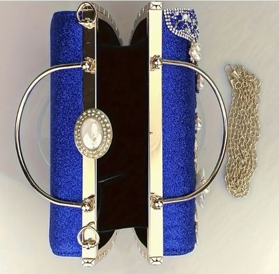 Sac de soirée de luxe fabriqué avec des matériaux idéaux pour les mariages, les fêtes et les soirées avec un intérieur spacieux