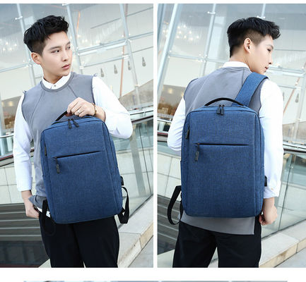 Fabrique en gros sac à dos portable étanche en nylon extérieur fermeture à glissière sac à dos portable étanche en nylon avec interface USB